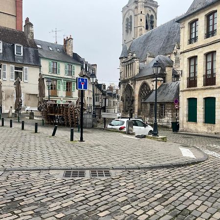 Apartamento Petit F2 Fonctionnel Plein Centre Et Proche Gare Bourges Exterior foto
