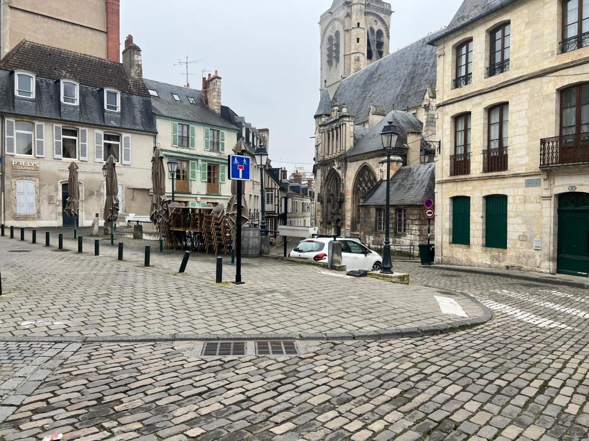 Apartamento Petit F2 Fonctionnel Plein Centre Et Proche Gare Bourges Exterior foto